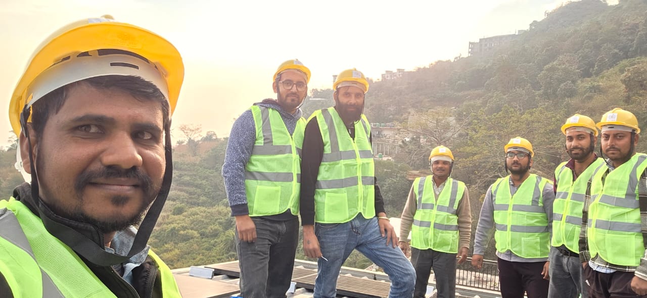 Photonn Power & Infra LLPs Solar Installation Team